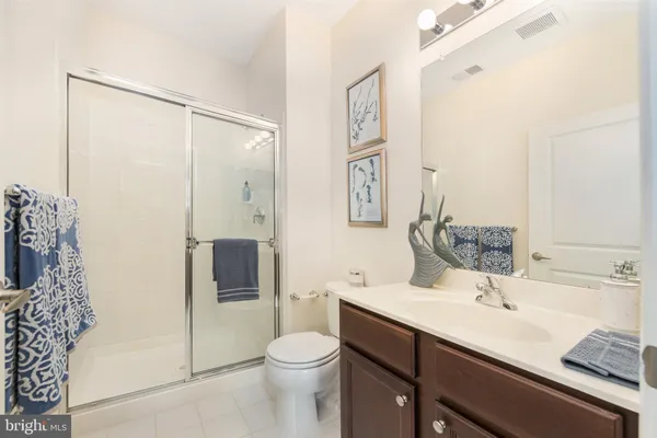 $2,005 | 198 Camelot Court, Cinnaminson, NJ 08077