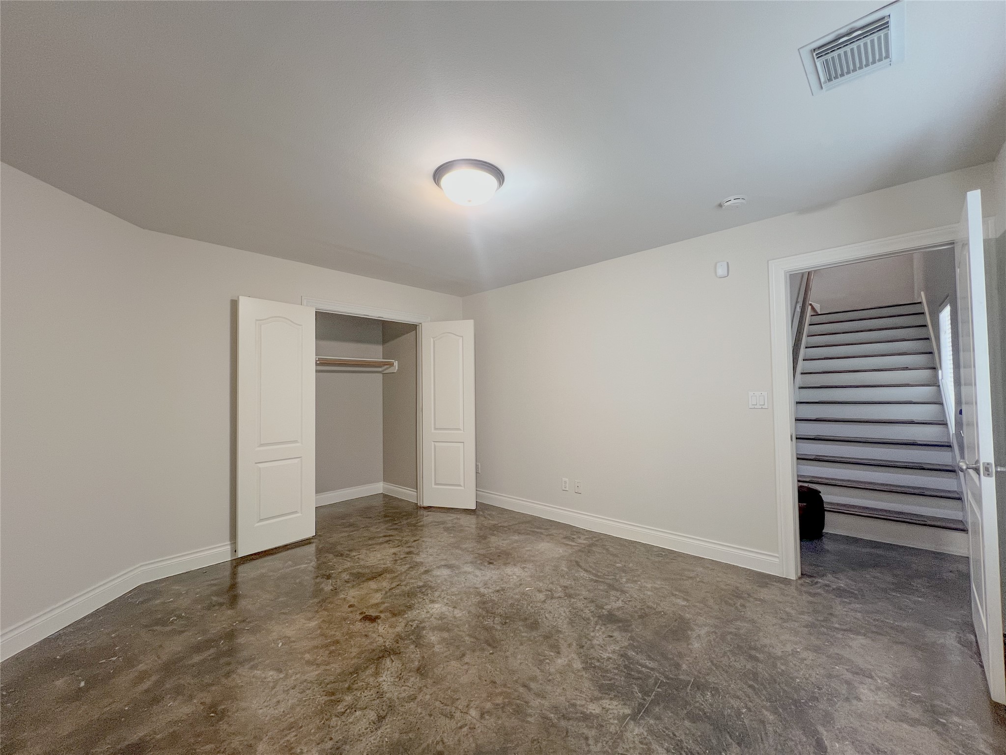 2201 Austin Street Houston, TX 77002 - Photo 16 of 25 an empty room with a natural light