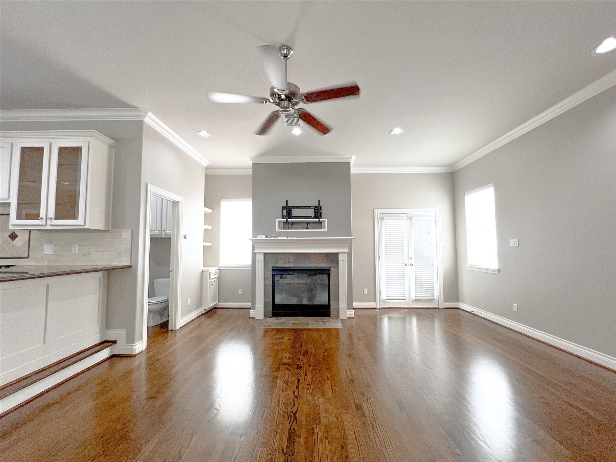 2201 Austin Street Houston, TX 77002 - Photo 22 of 25 a living room with stainless steel appliances wooden floor and a window
