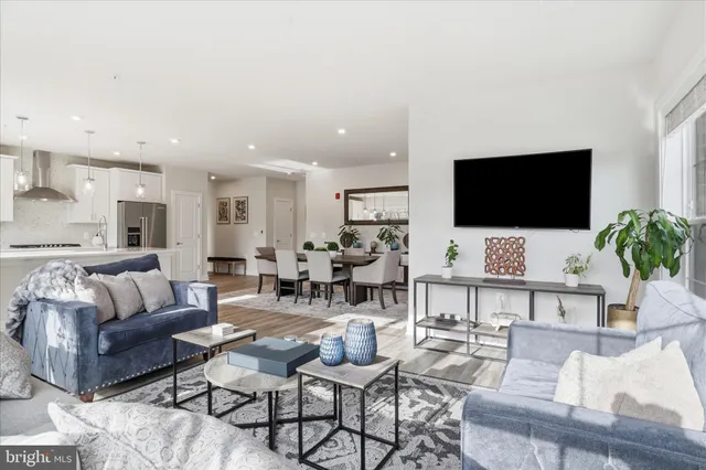 $3,700 | 106 St Ives Place, Unit 207, Oxon Hill, MD 20745