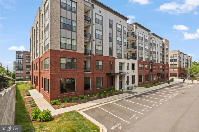 $3,700 | 106 St Ives Place, Unit 207, Oxon Hill, MD 20745