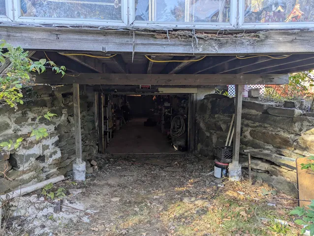 $273,900 | 741 2nd NH Turnpike, Claremont, NH 03743