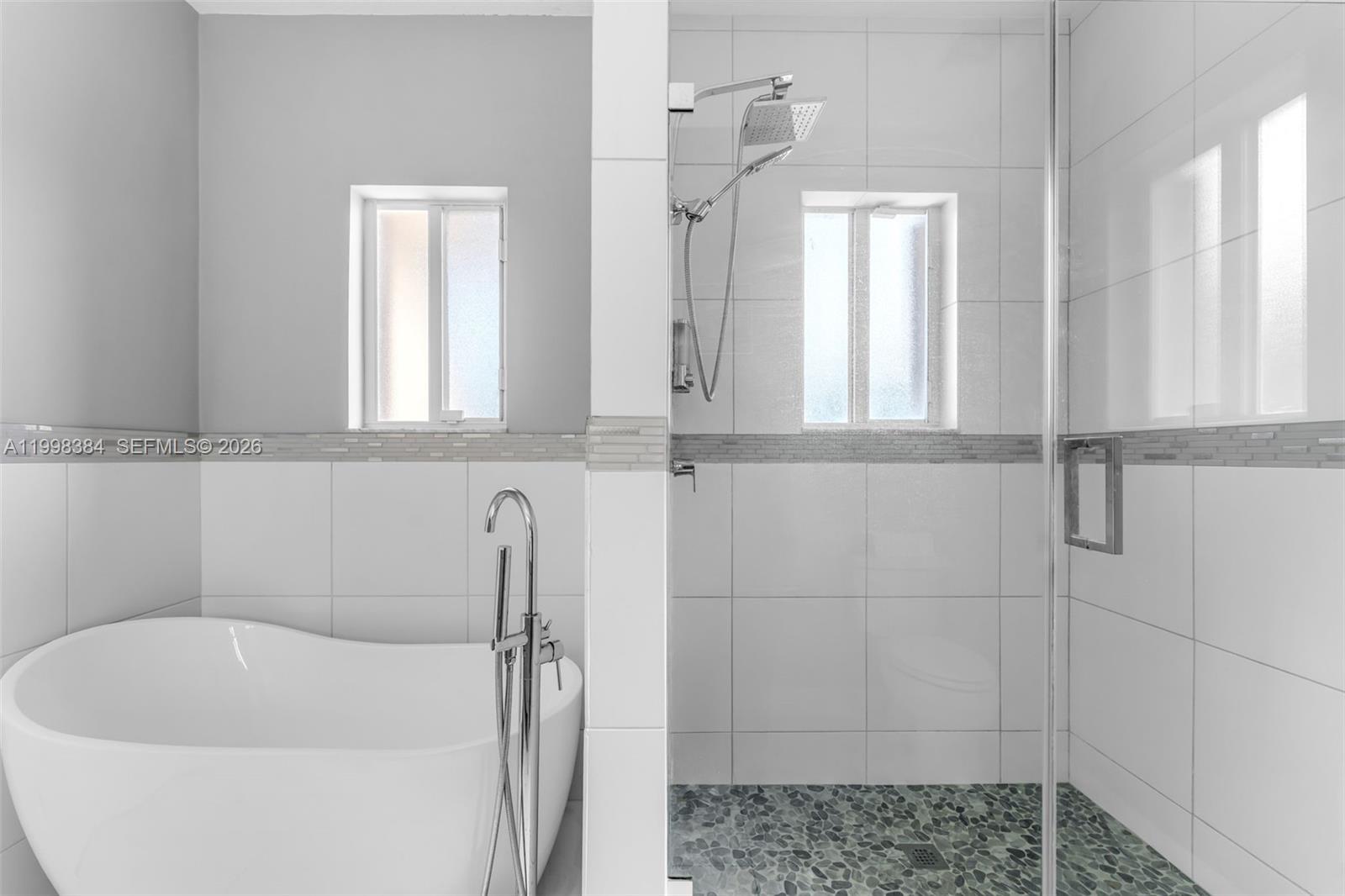 239 Southeast 31st Terrace Homestead, FL 33033 - Photo 32 of 49 a bathroom with a bathtub