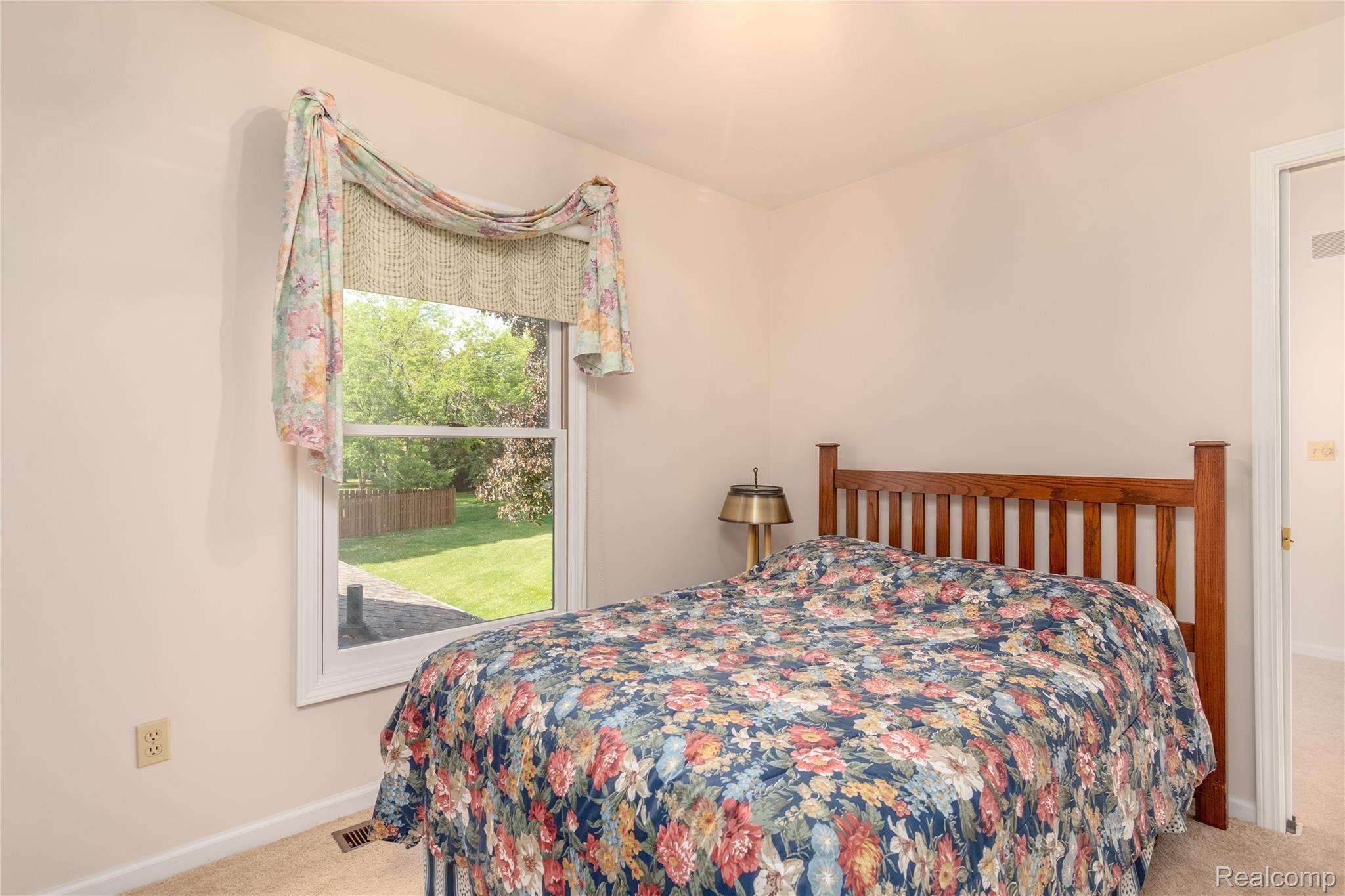 6273 Kings Pointe Road Grand Blanc, MI 48439 - Photo 31 of 39 FAM SUITE BEDRM.jpg