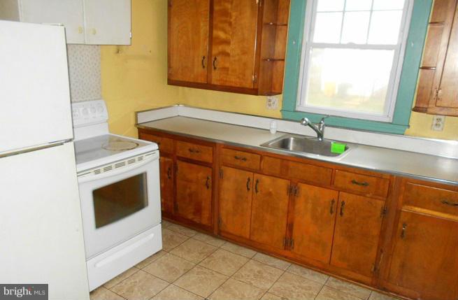 237 Kenwood Road Pasadena, MD 21122 - Photo 3 of 13 Kitchen