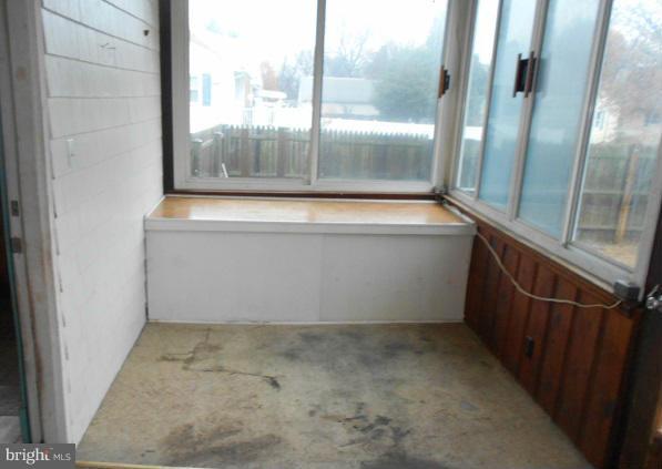237 Kenwood Road Pasadena, MD 21122 - Photo 4 of 13 Interior (General)