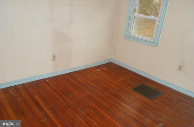 237 Kenwood Road Pasadena, MD 21122 - Photo 6 of 13 Bedroom
