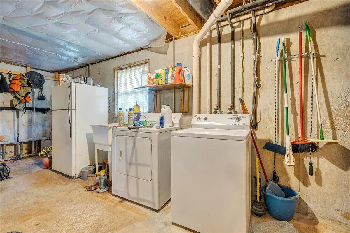 1313 Ross Road Vinton, VA 24179 - Photo 17 of 30 17-MIB09560