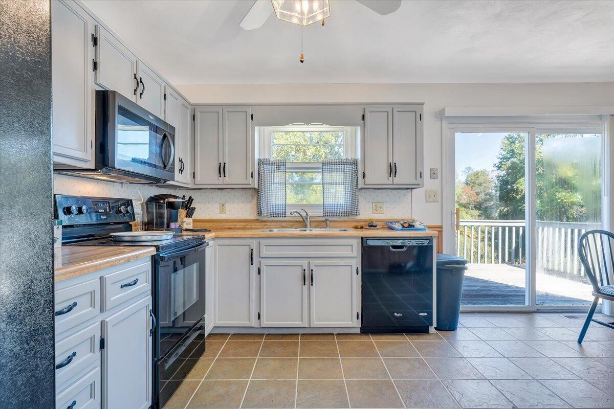 1313 Ross Road Vinton, VA 24179 - Photo 4 of 30 04-MIB09521