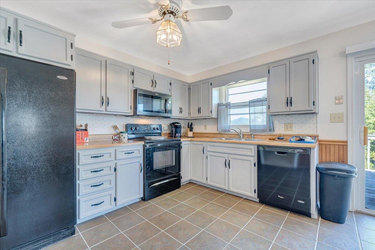 1313 Ross Road Vinton, VA 24179 - Photo 5 of 30 05-MIB09524