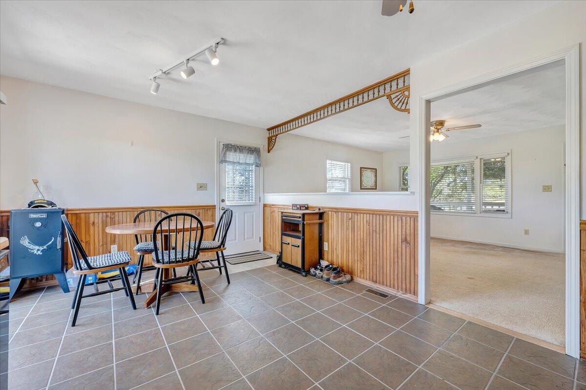 1313 Ross Road Vinton, VA 24179 - Photo 6 of 30 06-MIB09527
