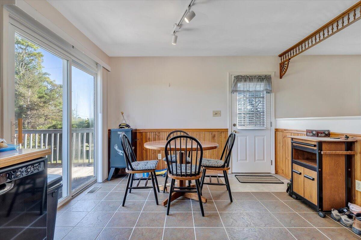 1313 Ross Road Vinton, VA 24179 - Photo 7 of 30 07-MIB09530