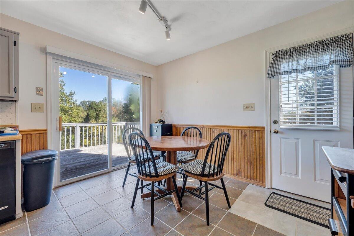 1313 Ross Road Vinton, VA 24179 - Photo 8 of 30 08-MIB09533