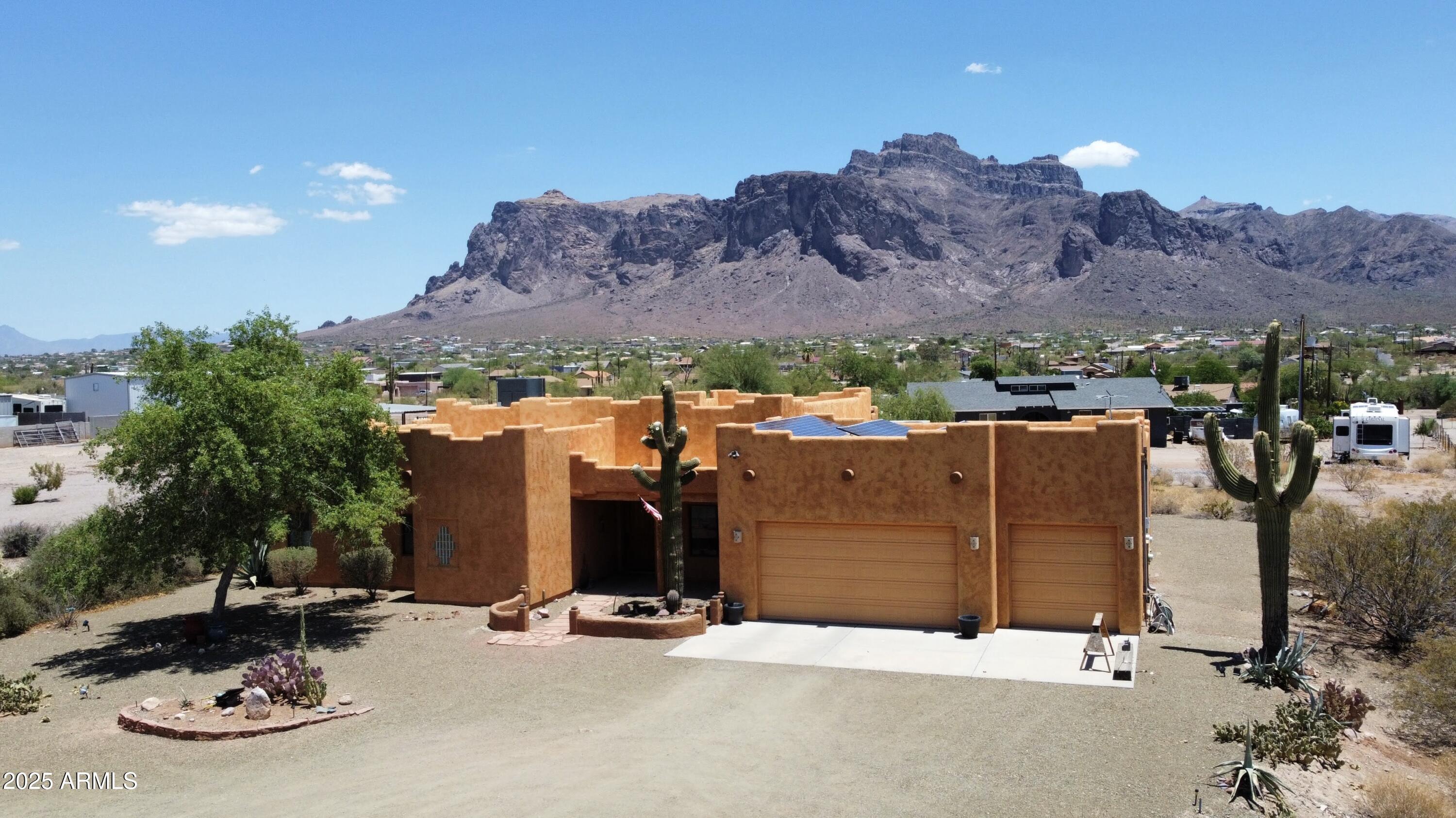 1025 North Boyd Road Apache Junction, AZ 85119 - Photo 53 of 60 a view of a terrace with a table and chairs