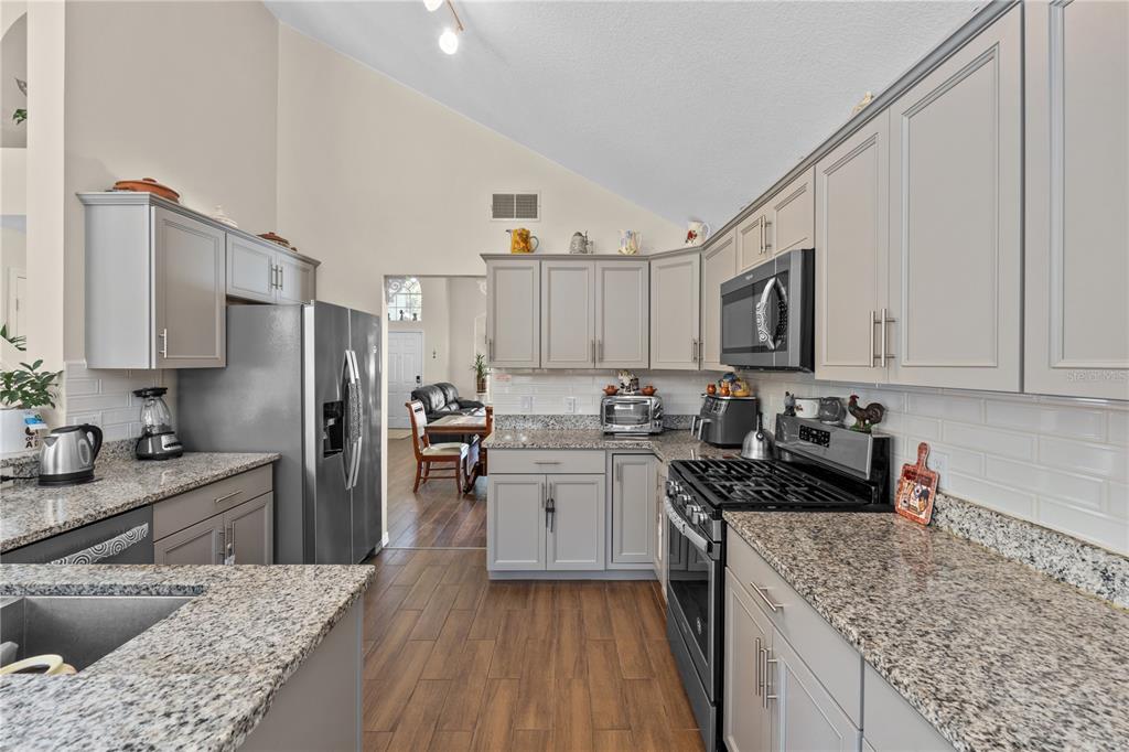 101 Razorbill Court Orlando, FL 32828 - Photo 12 of 35 Gallery Image 12