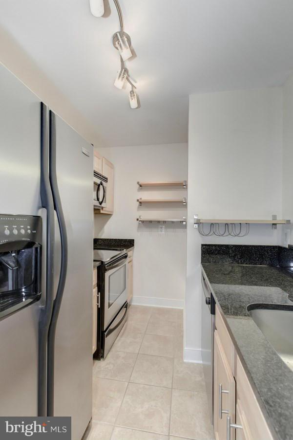 1108 Columbia Road Northwest, Unit 108 Washington, DC 20009 - Photo 8 of 12 Kitchen