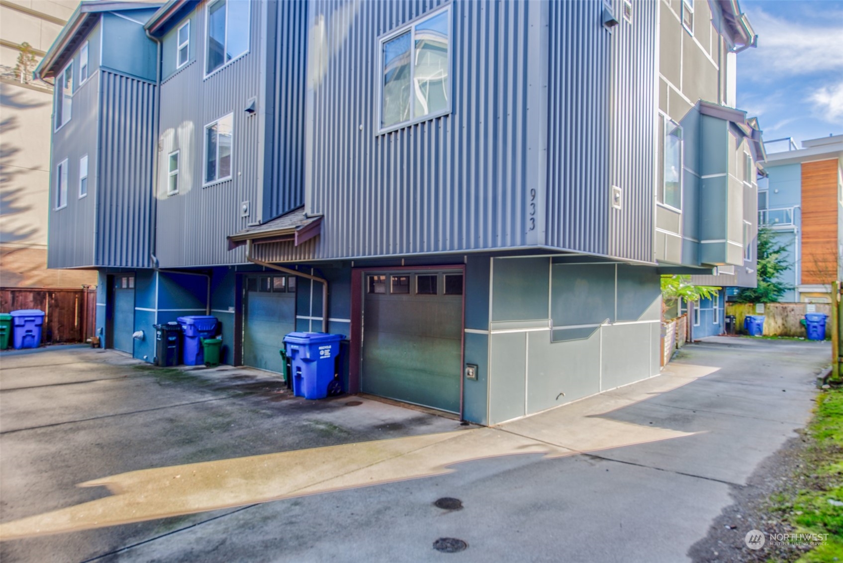 933 North 98th Street, Unit B Seattle, WA 98103 - Photo 2 of 16 Gallery Image 2