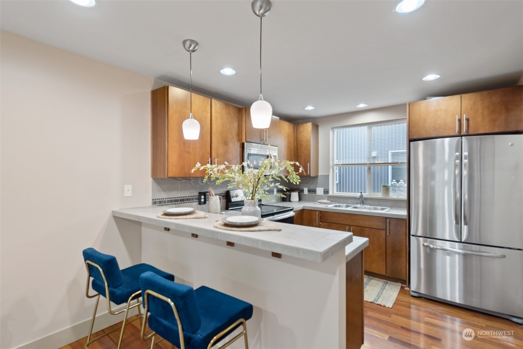 933 North 98th Street, Unit B Seattle, WA 98103 - Photo 5 of 16 Gallery Image 5