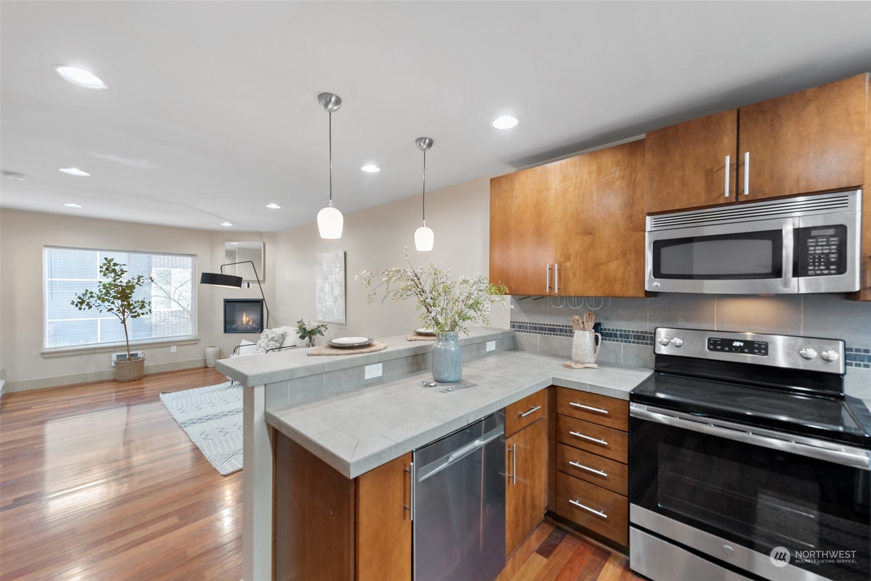 933 North 98th Street, Unit B Seattle, WA 98103 - Photo 8 of 16 Gallery Image 8