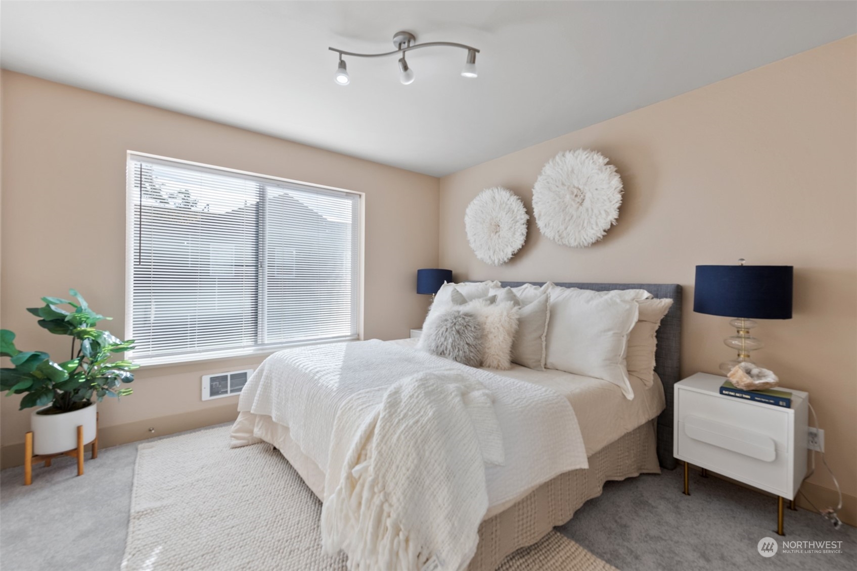933 North 98th Street, Unit B Seattle, WA 98103 - Photo 10 of 16 Gallery Image 10