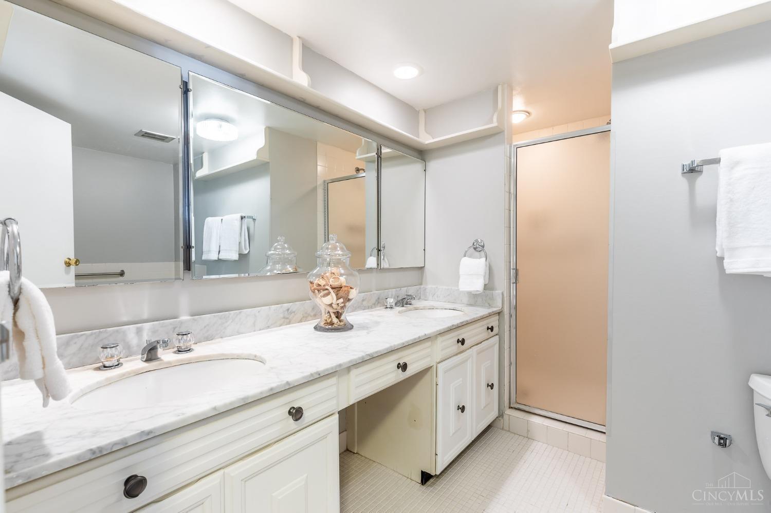 2444 Madison Road, Unit 1702 Cincinnati, OH 45208 - Photo 24 of 48
