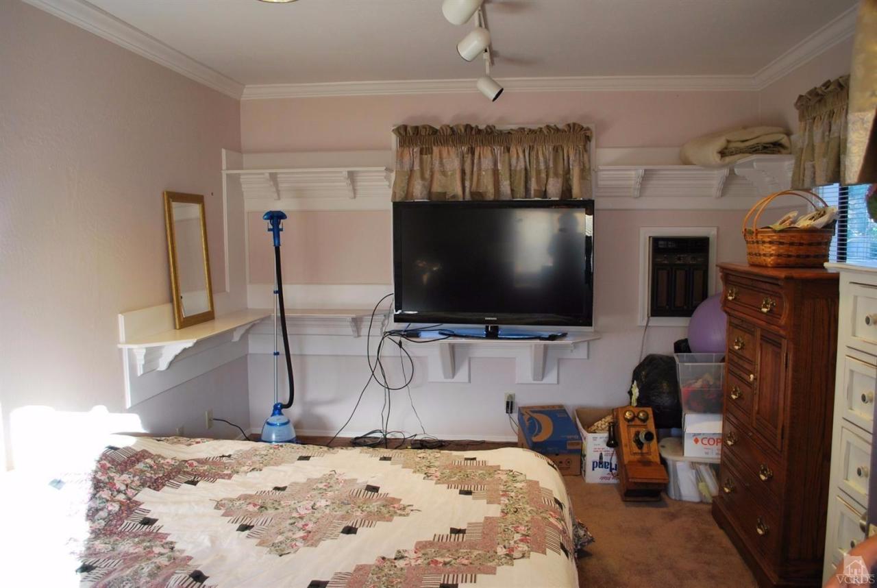 486 South Rice Road Ojai, CA 93023 - Photo 26 of 48 a bedroom with bed and flat tv screen