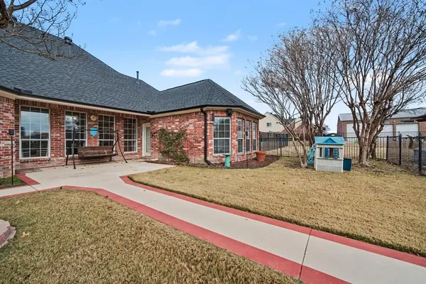 a view of a house with outdoor space