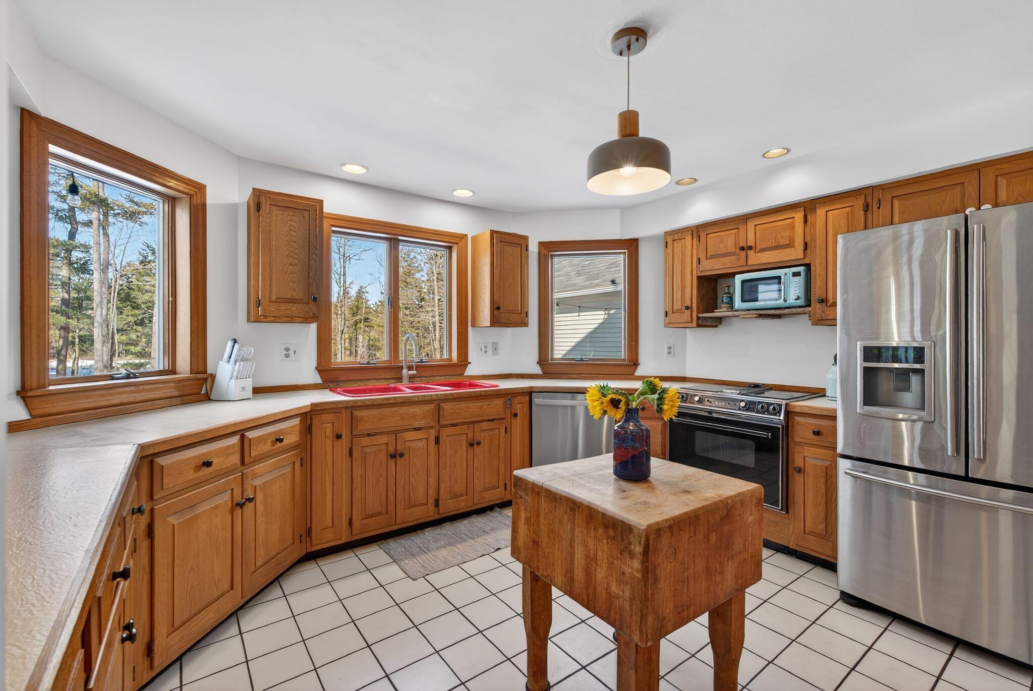 167 Pilgrim Road South Portland, ME 04106 - Photo 4 of 33 Kitchen