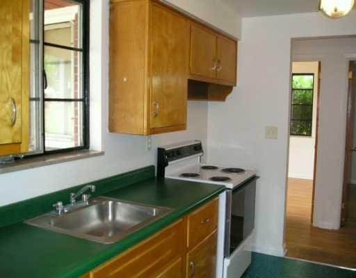 945 Rosalind Road Pittsburgh, PA 15237 - Photo 2 of 8 Kitchen.
