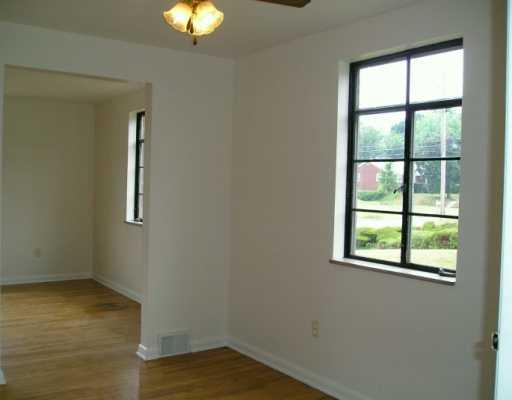 945 Rosalind Road Pittsburgh, PA 15237 - Photo 3 of 8 Dining Room.