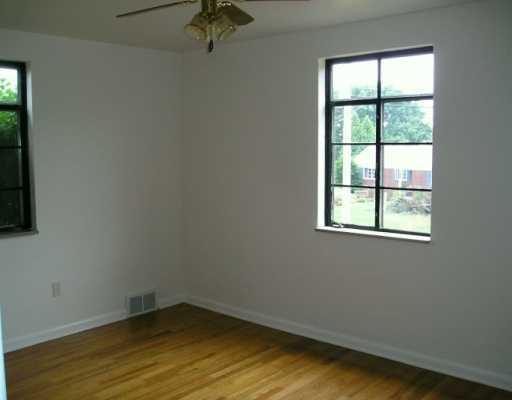 945 Rosalind Road Pittsburgh, PA 15237 - Photo 5 of 8 Master Bedroom.