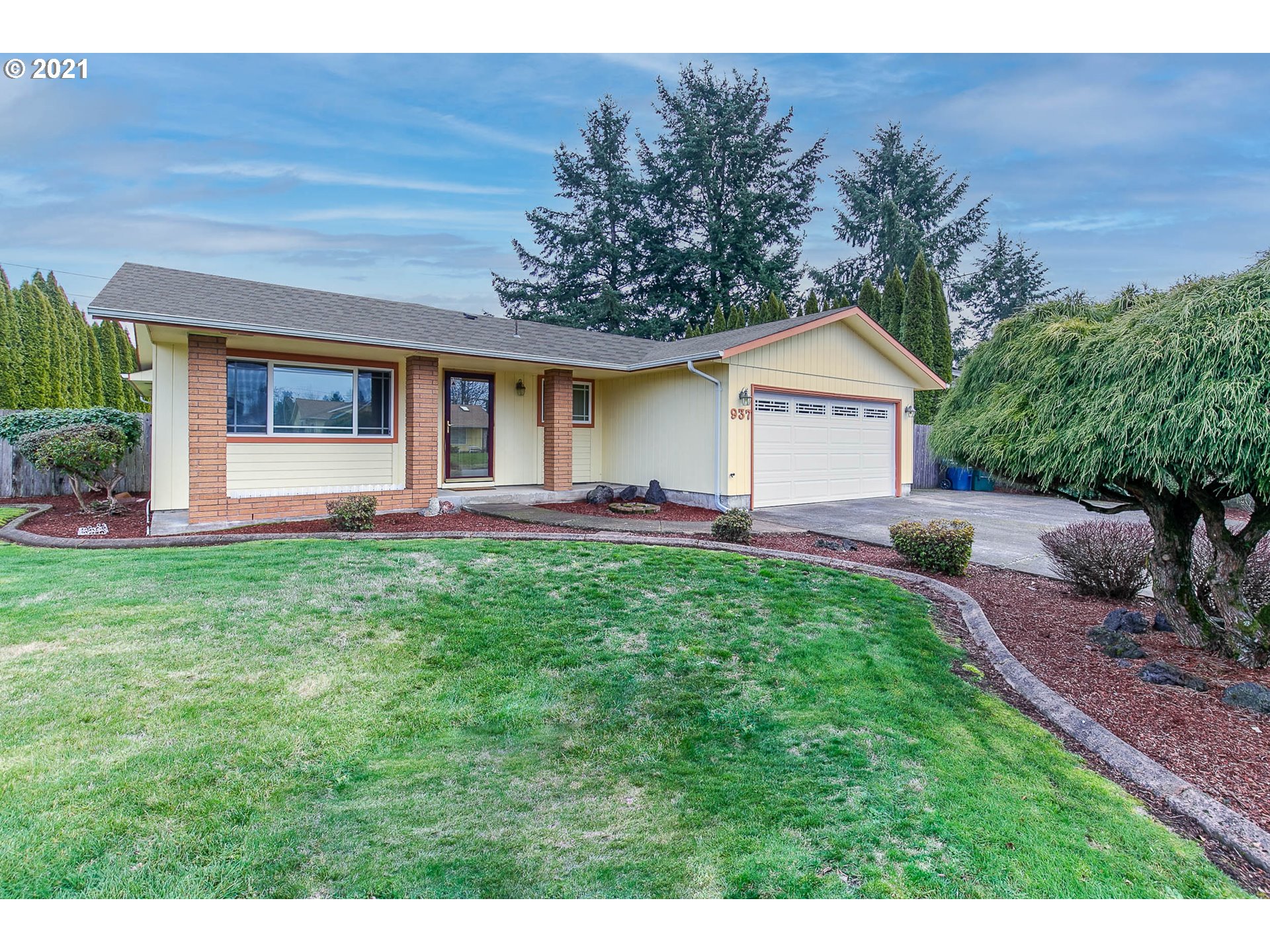 937 55th Place Springfield, OR 97478 - Photo 1 of 32