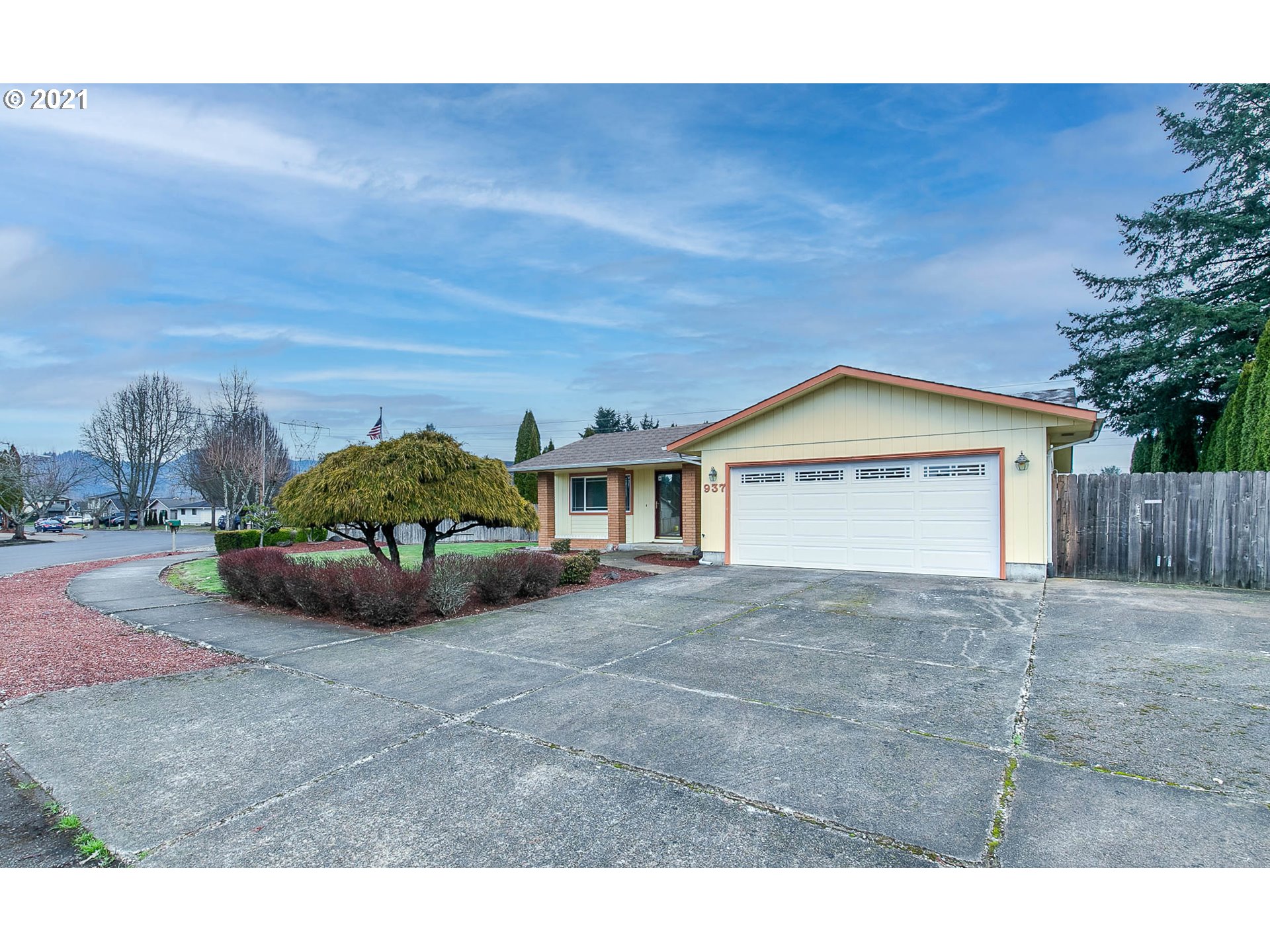 937 55th Place Springfield, OR 97478 - Photo 2 of 32
