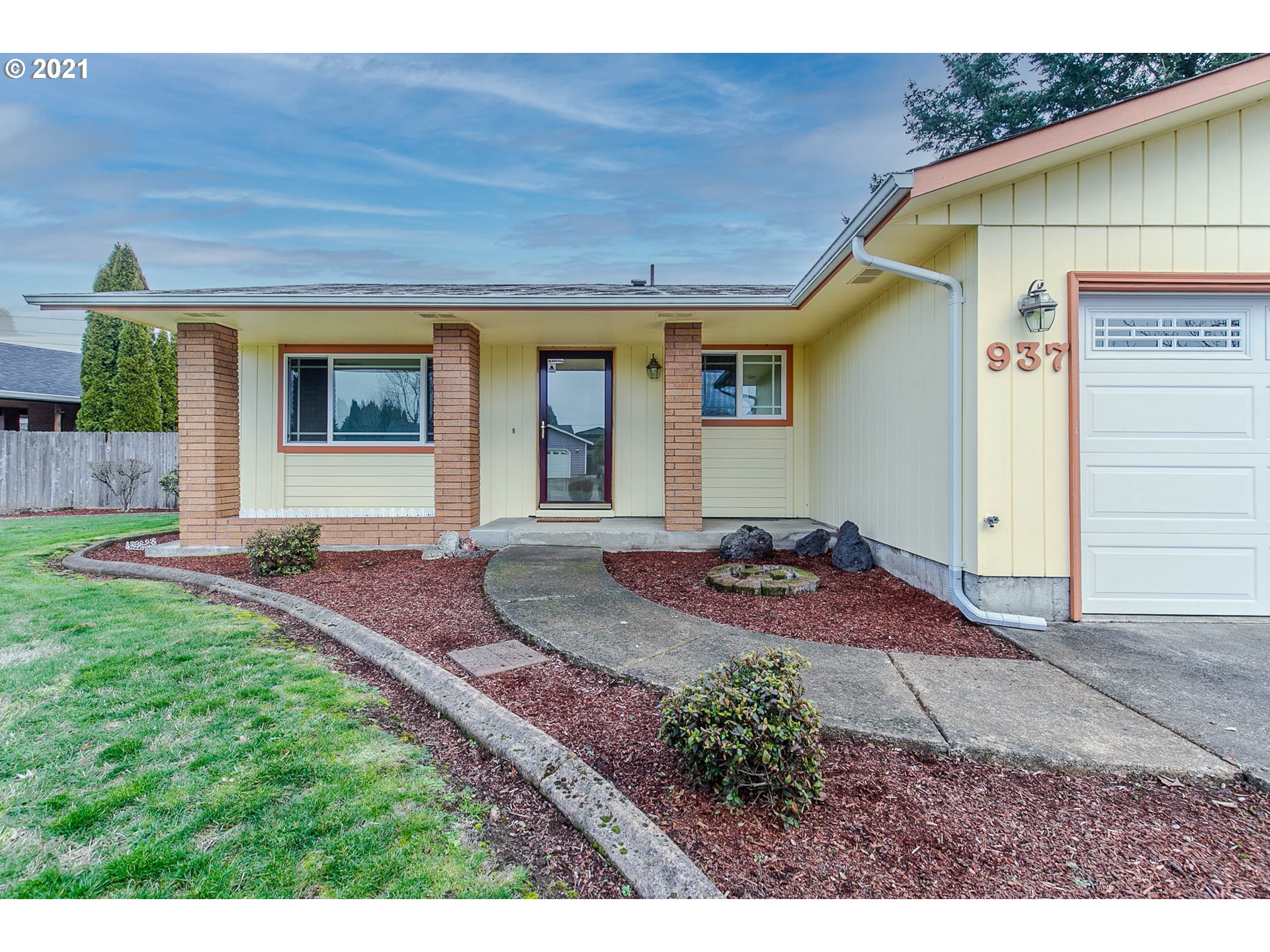 937 55th Place Springfield, OR 97478 - Photo 3 of 32