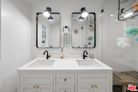 $1,499,000 | 4406 Don Diablo Drive, Los Angeles, CA 90008