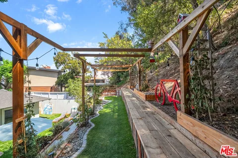 $1,499,000 | 4406 Don Diablo Drive, Los Angeles, CA 90008