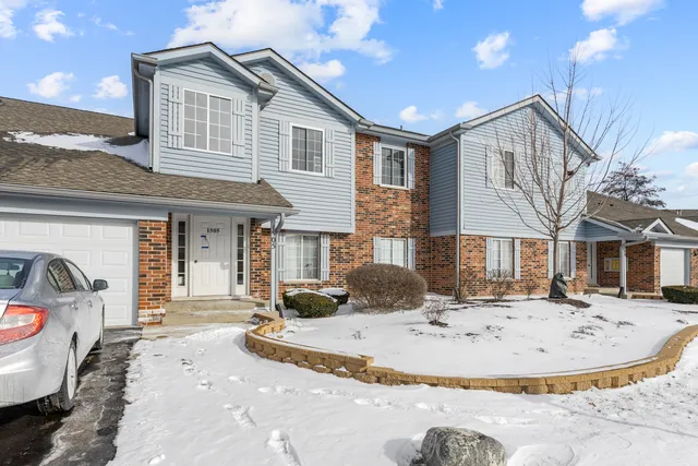 $285,000 | 1505 Commodore Court, Unit 1, Schaumburg, IL 60193