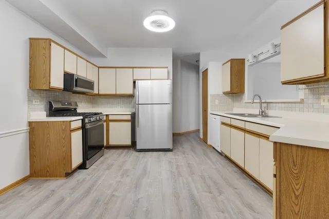 $285,000 | 1505 Commodore Court, Unit 1, Schaumburg, IL 60193