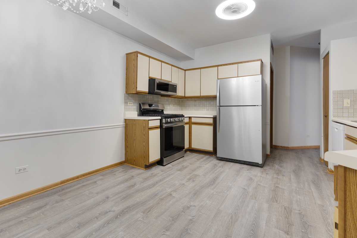1505 Commodore Court, Unit 1 Schaumburg, IL 60193 - Photo 13 of 29 a view of kitchen with stainless steel appliances granite countertop a refrigerator a stove a sink and a microwave