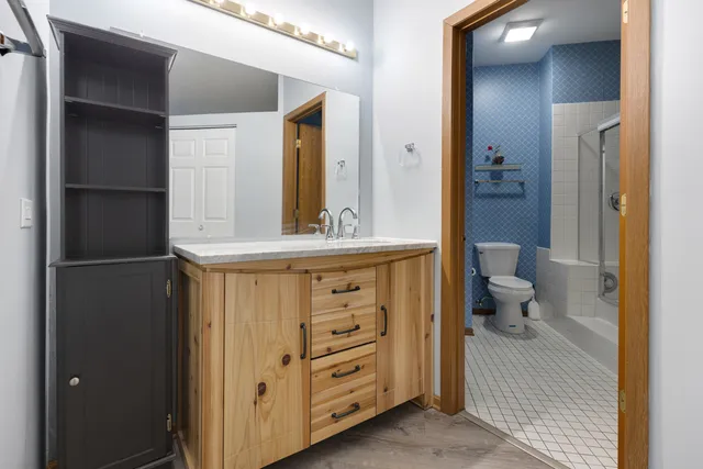 $285,000 | 1505 Commodore Court, Unit 1, Schaumburg, IL 60193