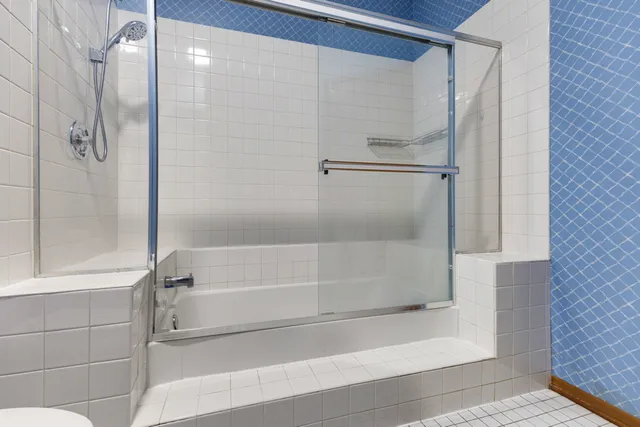 $285,000 | 1505 Commodore Court, Unit 1, Schaumburg, IL 60193