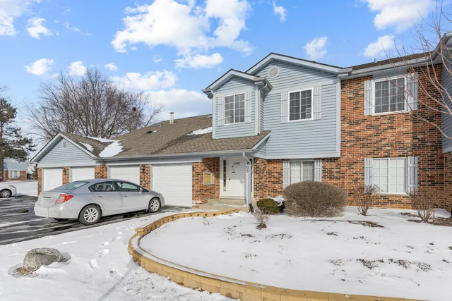 $285,000 | 1505 Commodore Court, Unit 1, Schaumburg, IL 60193