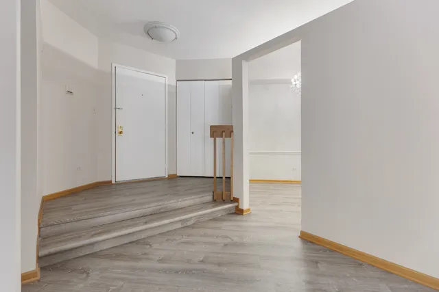 $285,000 | 1505 Commodore Court, Unit 1, Schaumburg, IL 60193