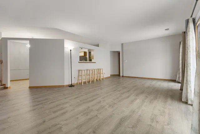 $285,000 | 1505 Commodore Court, Unit 1, Schaumburg, IL 60193