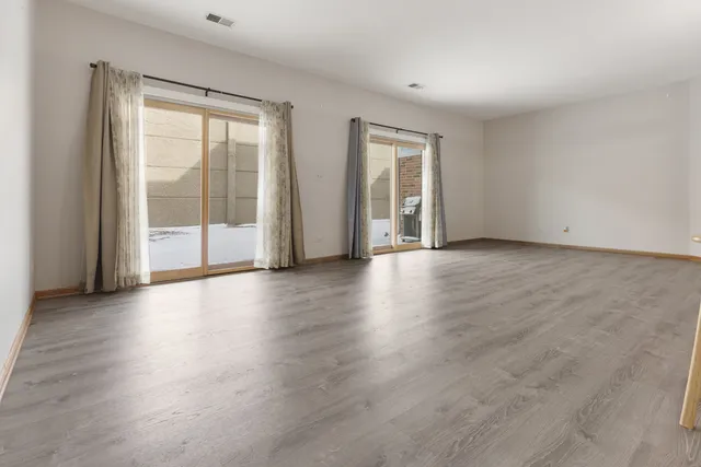 $285,000 | 1505 Commodore Court, Unit 1, Schaumburg, IL 60193