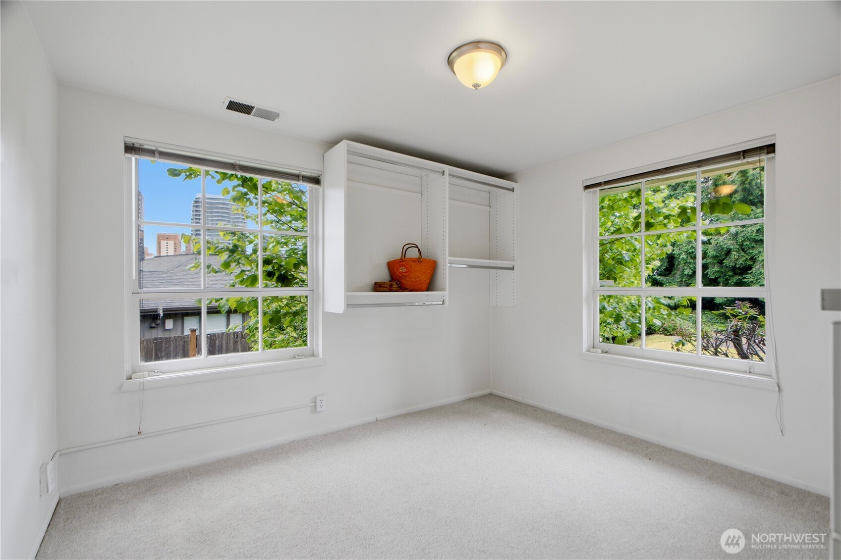 9837 Belfair Road Bellevue, WA 98004 - Photo 22 of 32 Gallery Image 22