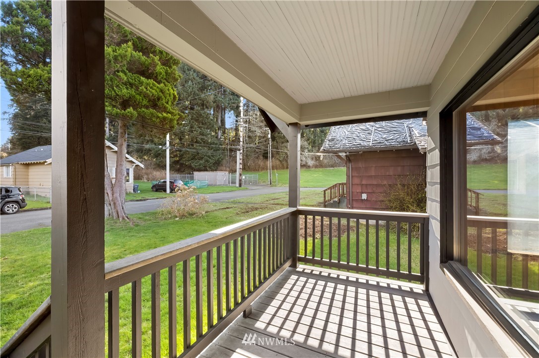 212 Myrtle Street Cosmopolis, WA 98537 - Photo 2 of 27 Gallery Image 2