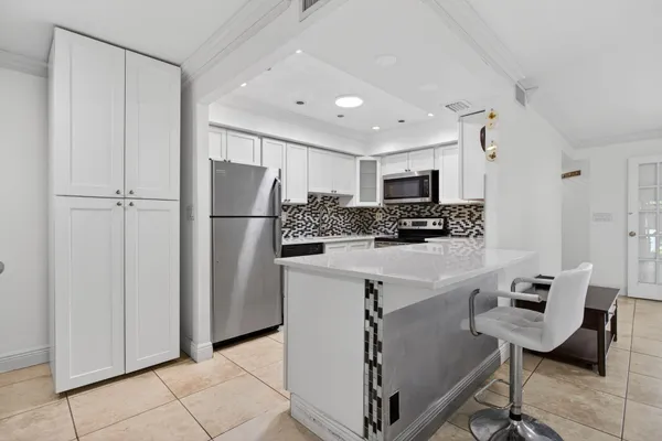 $329,000 | 3324 Quail Close, Unit 7, Pompano Beach, FL 33064