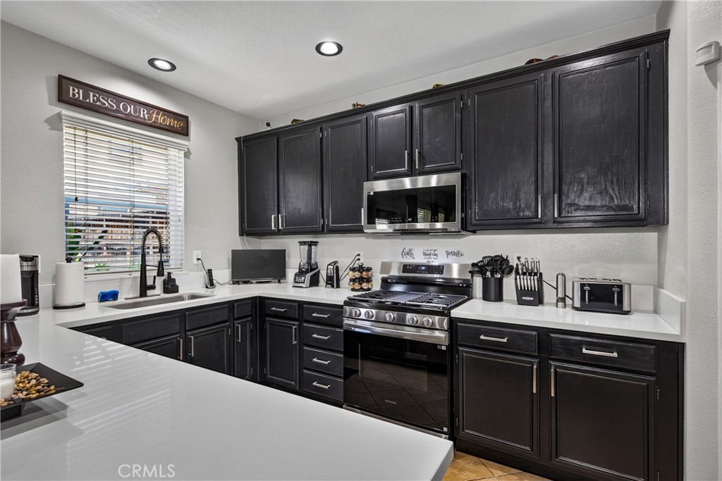 1464 Granada Way Perris, CA 92571 - Photo 14 of 27