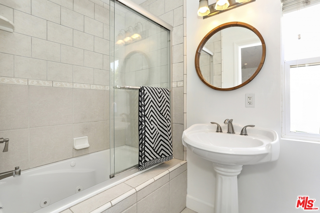 3423 Greensward Road Los Angeles, CA 90039 - Photo 18 of 35 Gallery Image 18